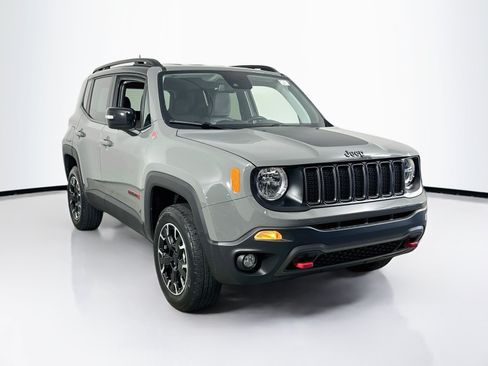 Used 2023 Jeep Renegade Trailhawk w/ Trailhawk Elite Group AWD/4WD image 3