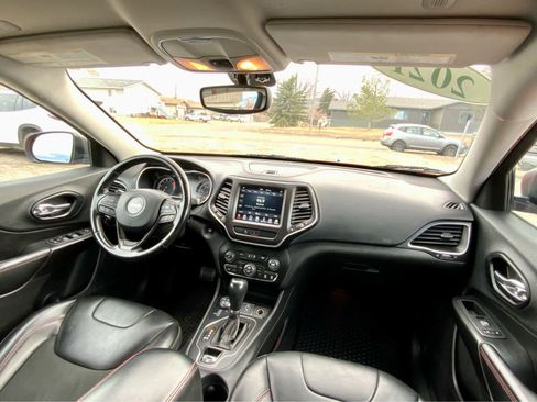 Used 2021 Jeep Cherokee Trailhawk image 34