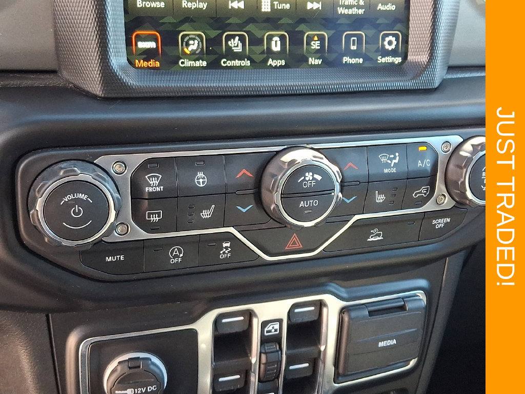 Used 2022 Jeep Wrangler Unlimited Sahara w/ Cold Weather Group AWD/4WD image 15
