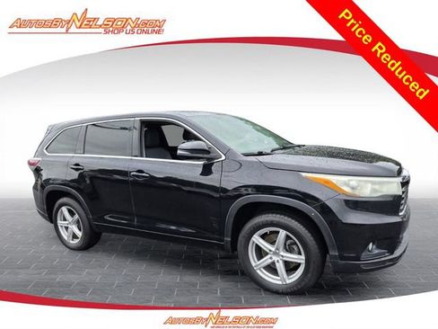 Used 2015 Toyota Highlander Plus FWD image 1