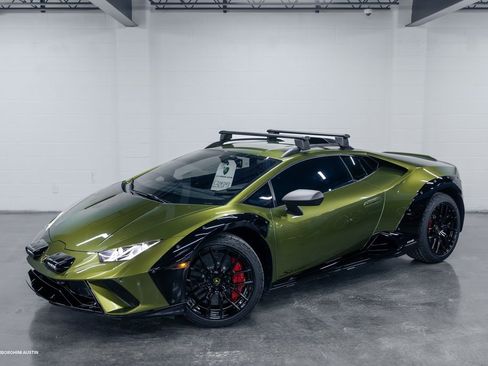 Used 2024 Lamborghini Huracan Sterrato image 4