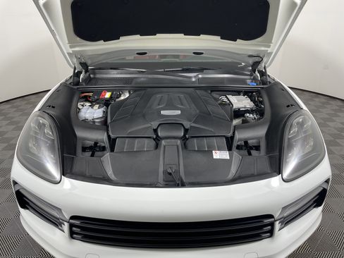 Used 2020 Porsche Cayenne S image 22