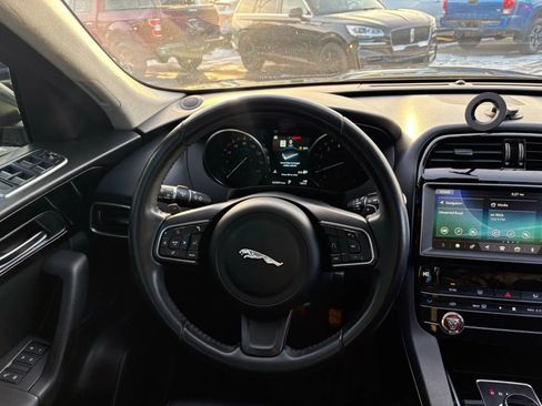 Used 2020 Jaguar F-PACE Premium image 14