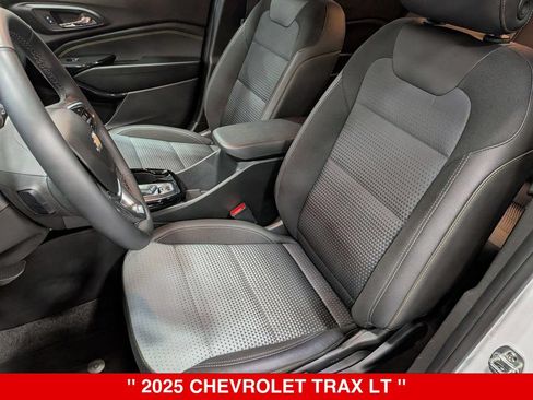 Used 2025 Chevrolet Trax LT w/ Driver Confidence Package FWD image 13