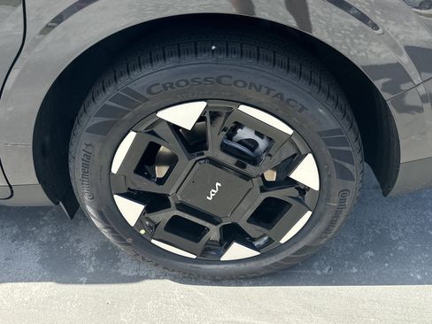 New 2026 Kia Carnival EX FWD image 10