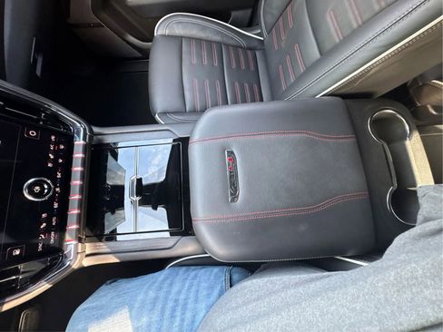 Used 2025 GMC Yukon AT4 Ultimate AWD/4WD image 19
