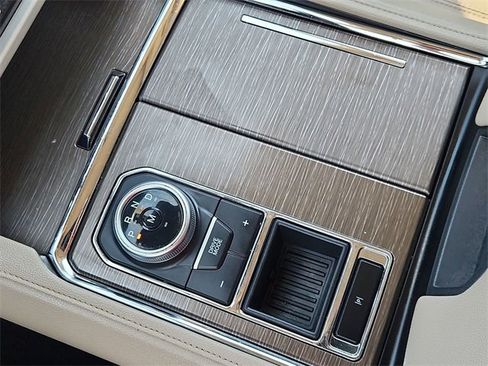 Used 2022 Ford Expedition Max Limited image 16