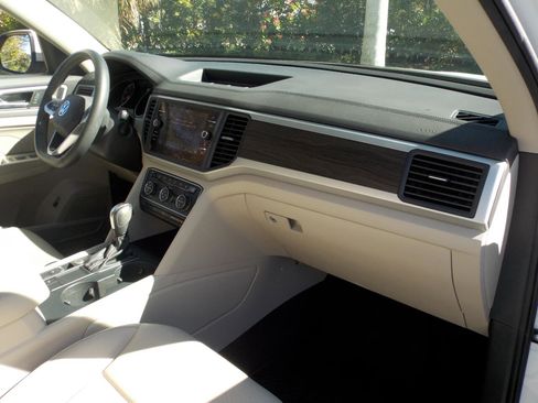 Used 2021 Volkswagen Atlas SE w/ Panoramic Sunroof Package image 16