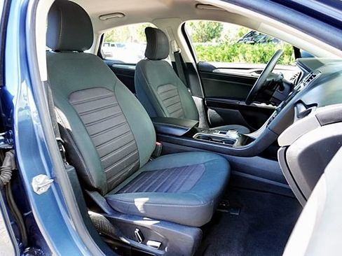 Used 2019 Ford Fusion SE FWD image 17