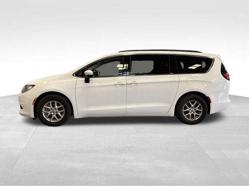 Used 2021 Chrysler Voyager Lxi FWD image 2