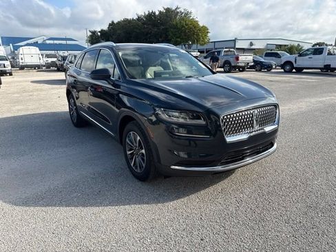 Used 2022 Lincoln Nautilus FWD w/ Premium Package image 3