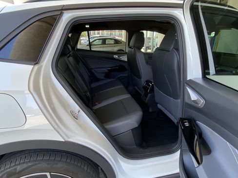 Used 2023 Volkswagen ID.4 Pro S AWD/4WD image 34