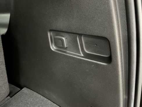 Certified 2023 GMC Acadia SLE w/ Driver Convenience Package image 33