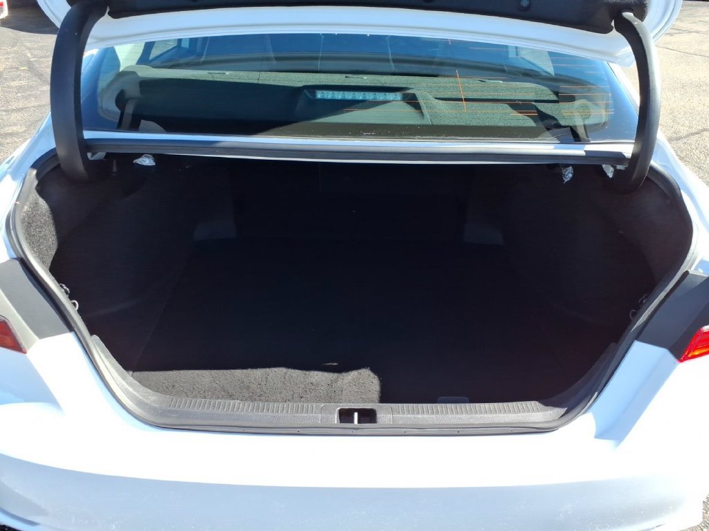 Used 2023 Toyota Camry SE FWD image 11