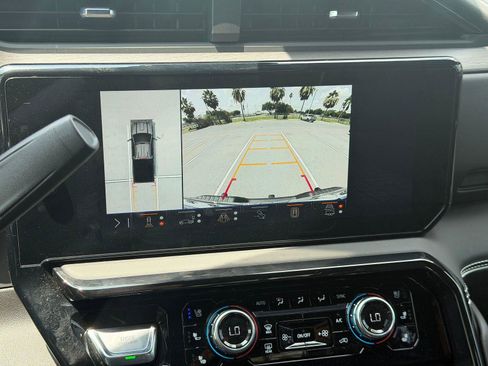 Used 2025 GMC Sierra 2500 AT4X AWD/4WD image 2