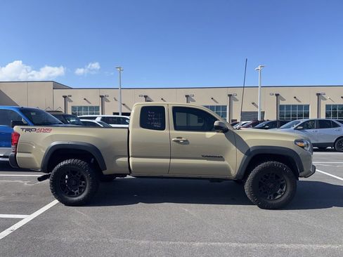 Used 2016 Toyota Tacoma TRD Off-Road w/ Towing Package image 2