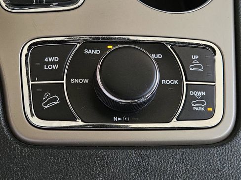 Used 2016 Jeep Grand Cherokee Overland AWD/4WD image 16