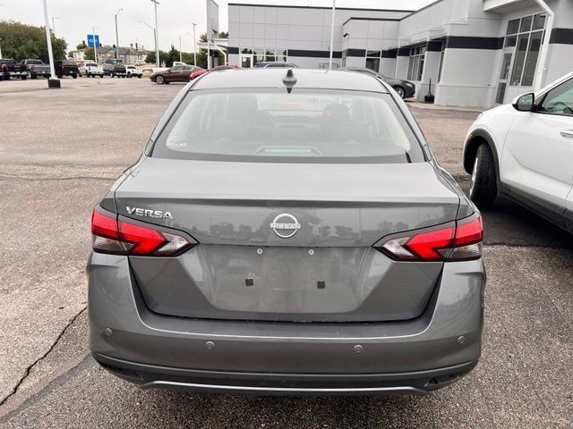 Used 2025 Nissan Versa SV FWD image 4