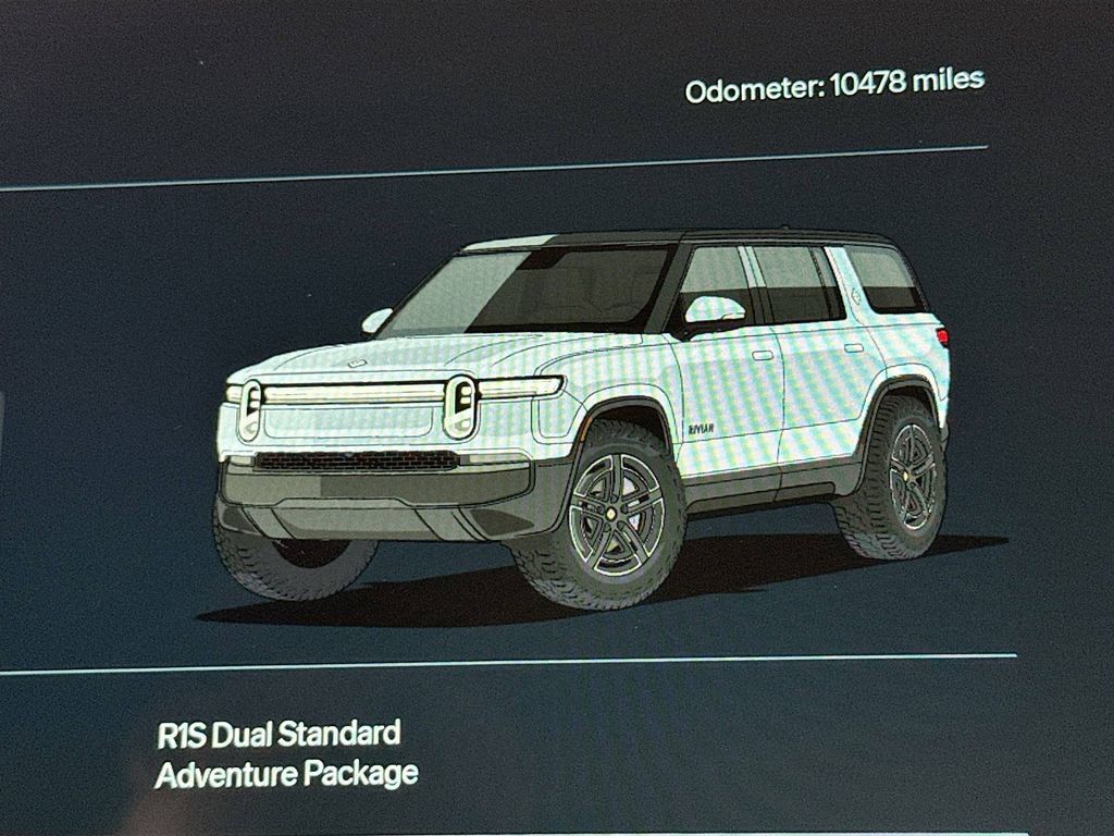 Used 2025 Rivian R1S Adventure Dual AWD/4WD image 11