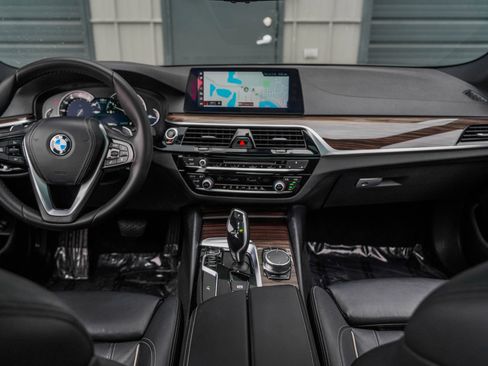 Used 2018 BMW 540i RWD image 16