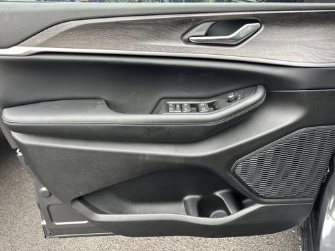 New 2026 Jeep Grand Cherokee Altitude image 28