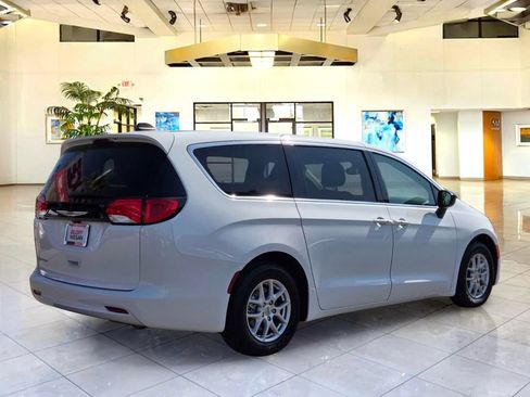 Used 2024 Chrysler Voyager LX FWD image 5