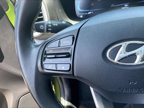 Used 2023 Hyundai Venue SEL FWD image 18