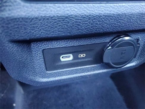 Certified 2022 Volkswagen Tiguan SE R-Line image 13