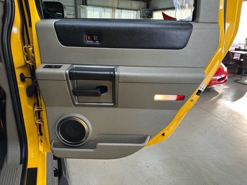 Used 2003 HUMMER H2 w/ Preferred Equipment Group image 15