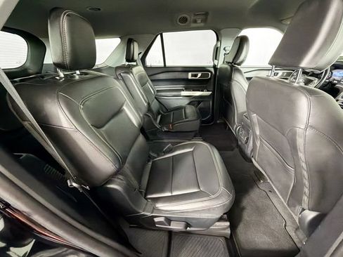 Used 2022 Ford Explorer XLT AWD/4WD image 28