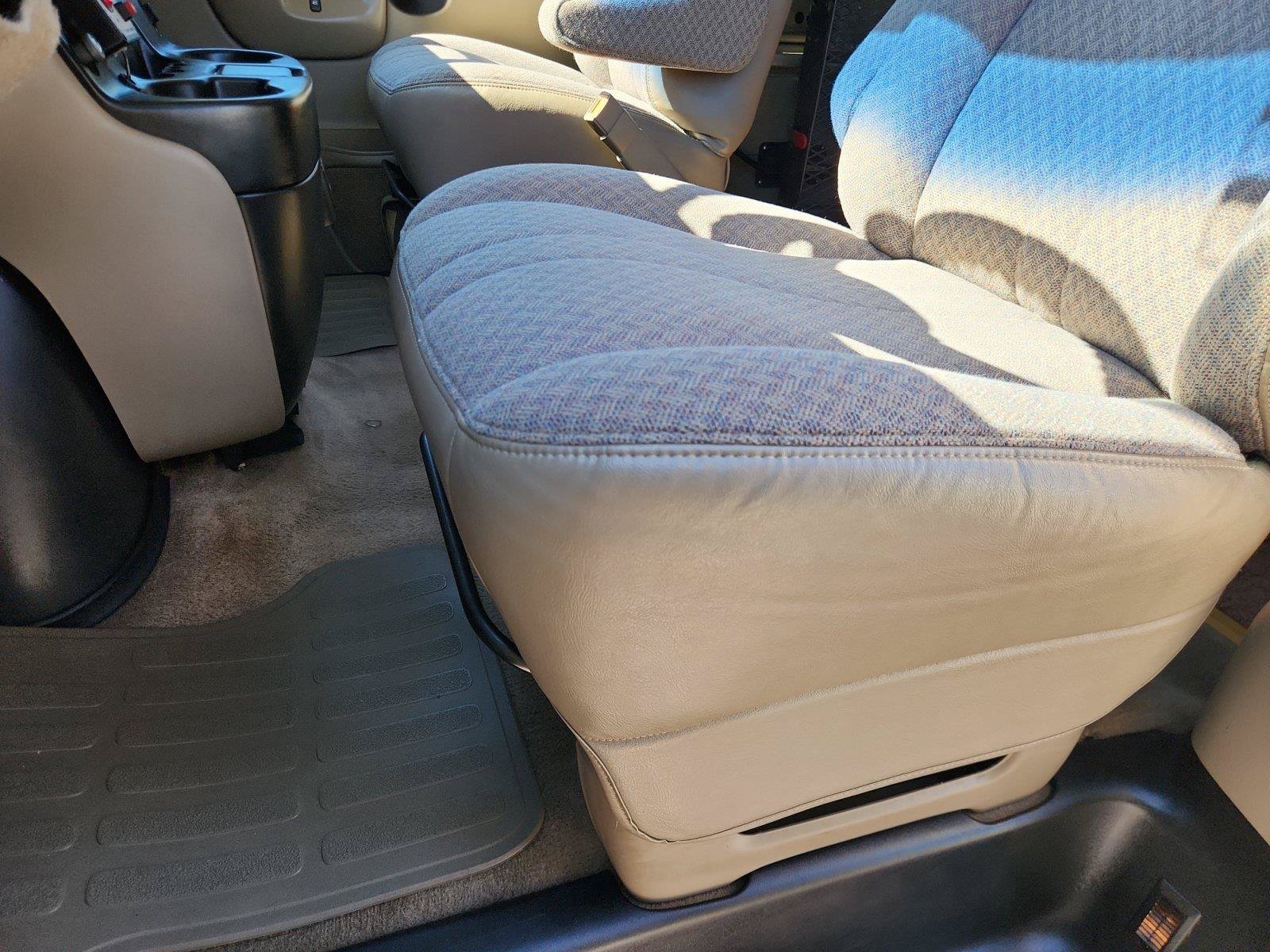 Used 2001 Chevrolet Express 1500 Passenger w/ LS Preferred Equipment Group RWD image 15