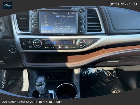 Used 2017 Toyota Highlander XLE FWD image 27
