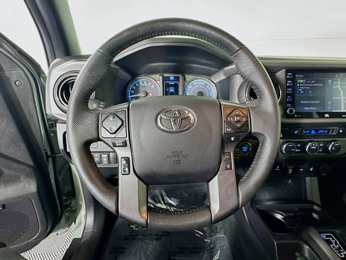 Used 2022 Toyota Tacoma TRD Sport w/ TRD Premium Sport Package AWD/4WD image 15