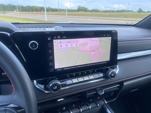 Used 2024 Chevrolet Colorado Z71 w/ Z71 Convenience Package 2 image 26