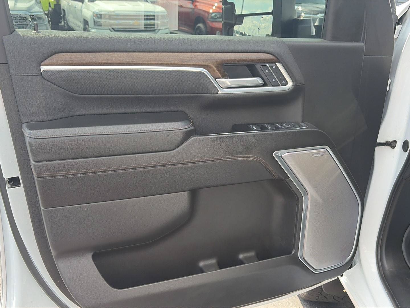 Used 2025 Chevrolet Silverado 2500 High Country w/ Technology Package AWD/4WD image 11