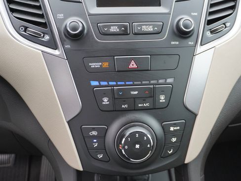 Used 2015 Hyundai Santa Fe GLS image 25