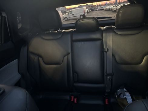 Used 2024 Jeep Compass Latitude w/ Sun and Sound Group image 10