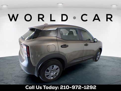 Used 2025 Nissan Kicks S image 7