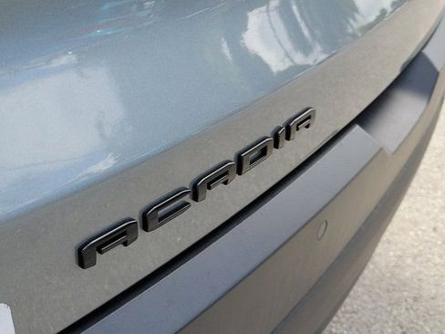 Used 2023 GMC Acadia SLT w/ Elevation Edition image 7