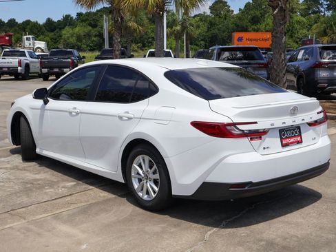 Used 2025 Toyota Camry LE w/ Convenience Package FWD image 19