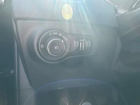 Used 2018 Jeep Compass Latitude AWD/4WD image 5