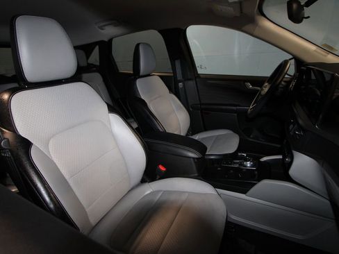 Used 2025 Ford Escape SE image 21