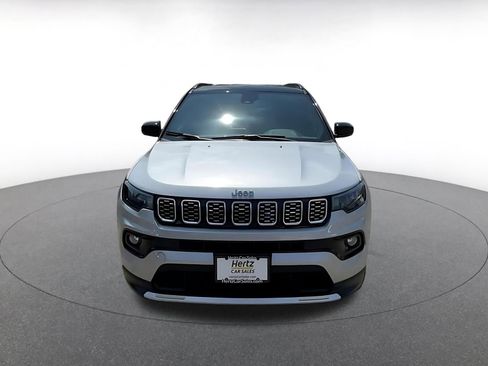 Used 2025 Jeep Compass Limited image 4