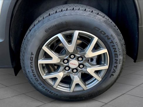 Certified 2023 GMC Acadia SLE w/ Driver Convenience Package image 10