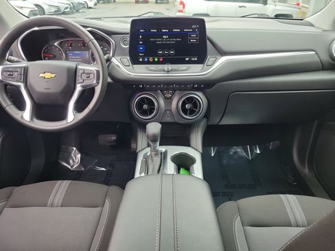 Used 2025 Chevrolet Blazer LT image 9