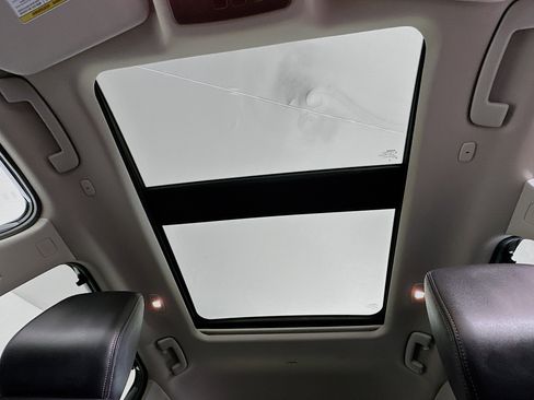 Used 2024 Nissan Rogue SL w/ SL Premium Package image 25