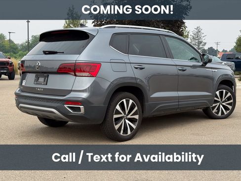 Used 2024 Volkswagen Taos SE FWD image 6