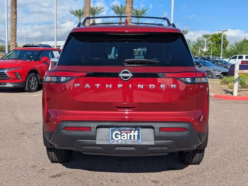 Used 2025 Nissan Pathfinder SV image 4