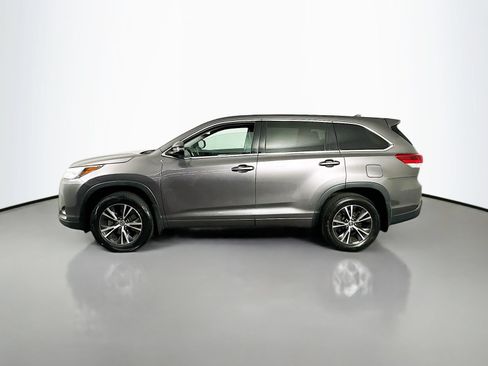 Used 2017 Toyota Highlander Plus AWD/4WD image 4