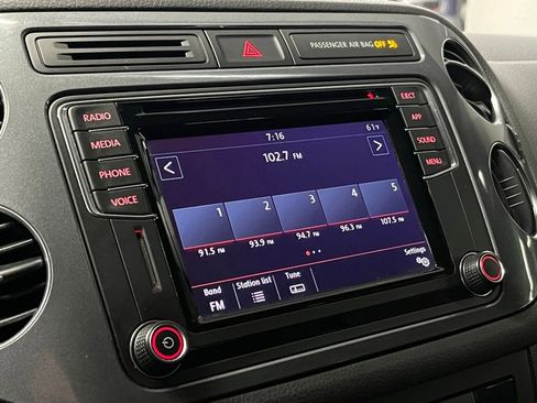 Used 2018 Volkswagen Tiguan Limited w/ Premium Package FWD image 24